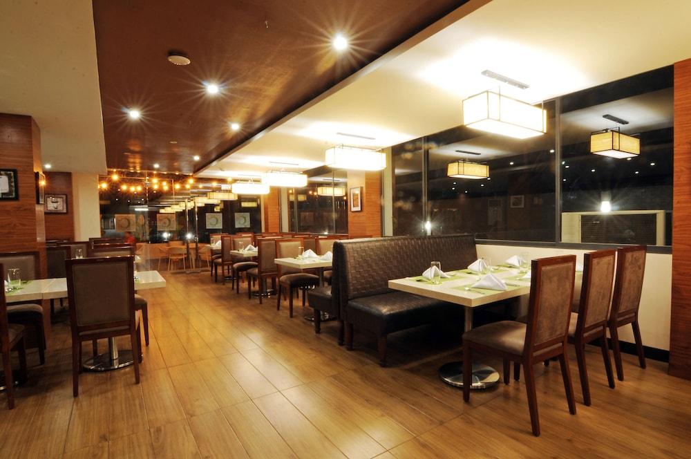 טאגבילראן סיטי 717 Cesar Place Hotel מראה חיצוני תמונה